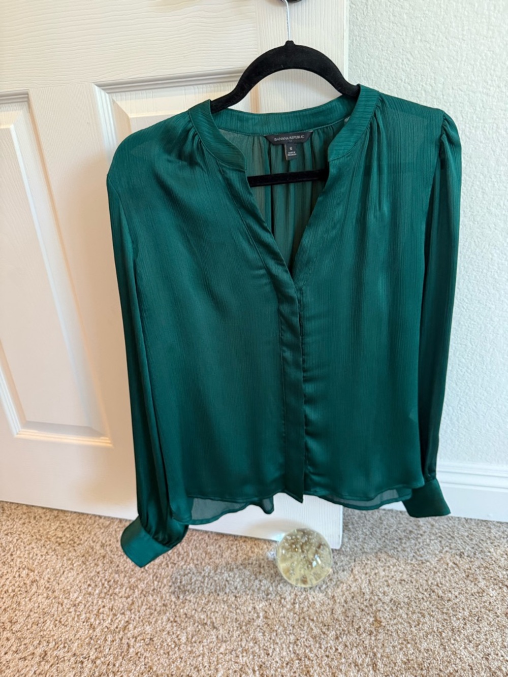 Banana Republic Dark Green V-Neck Long Sleeve Blouse - Size S - EUC!